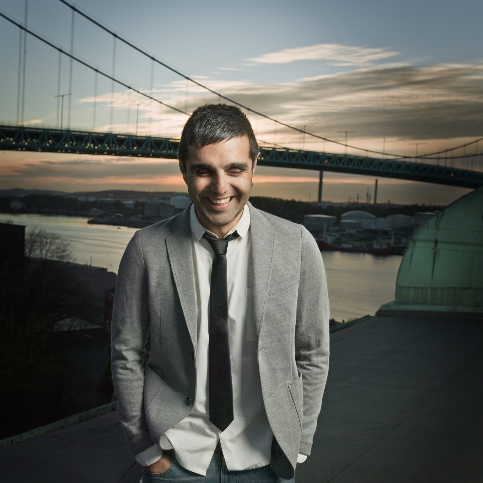 Porträtt av Navid Modiri